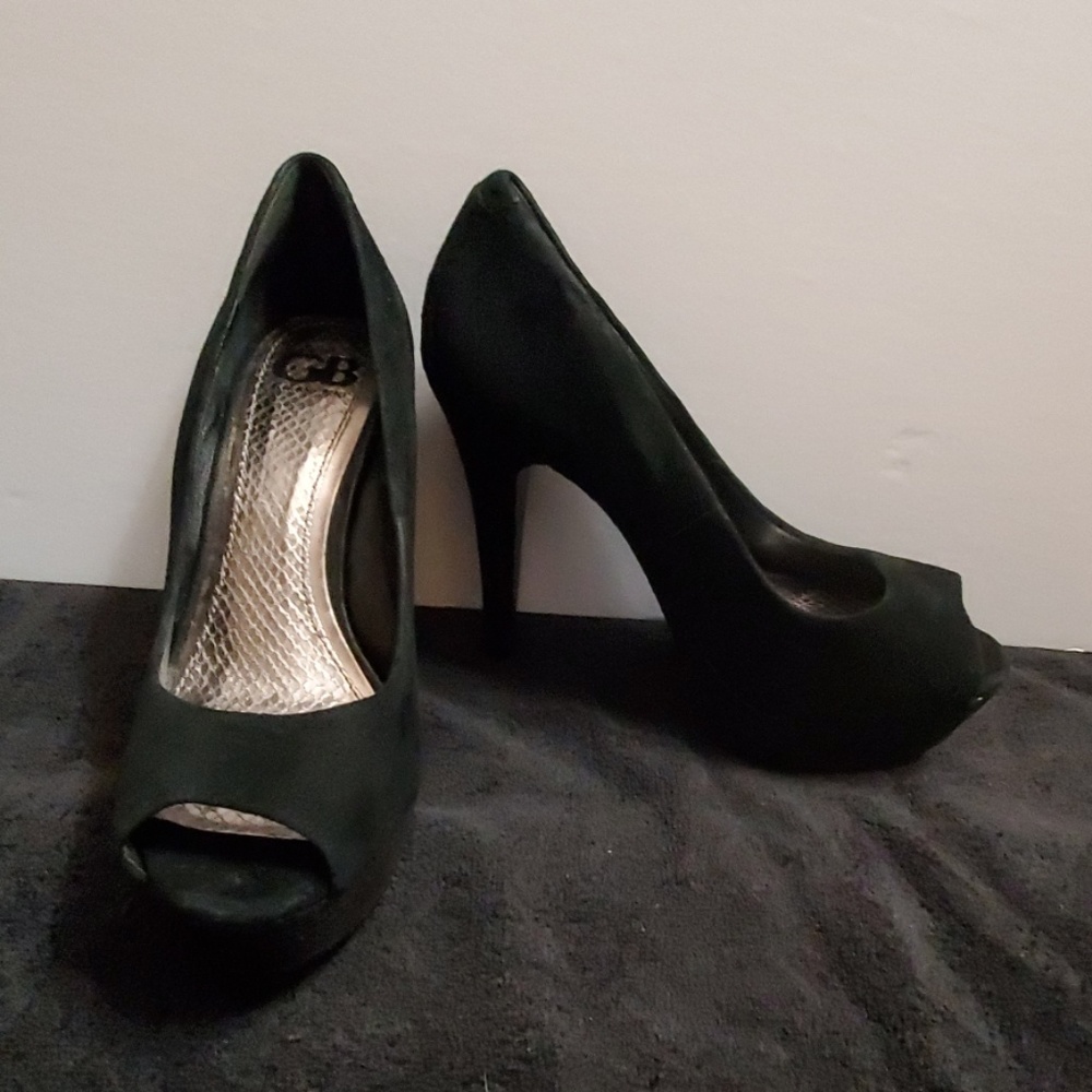 NEW!! NEVER WORN Gianni Bini Black Suede Heels